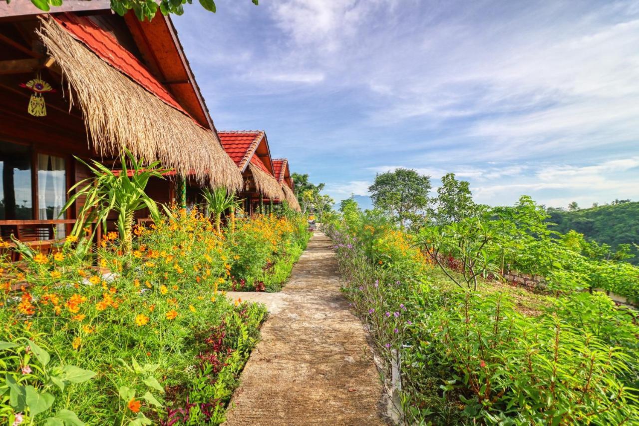 Ayu Hill Bungalows Toyapakeh Exterior foto